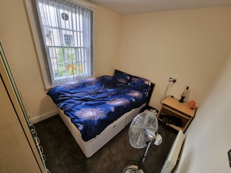 1 Bed Student Accommodation - Photo 2