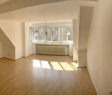 Nähe Maschsee: Ansprechende & helle 3-Zimmer-Dachgeschosswohnung - Foto 4