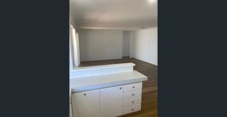 Family home to rent - 3 bedrooms 2 bath, Enclosed garden - available Dec 22nd - Photo 2