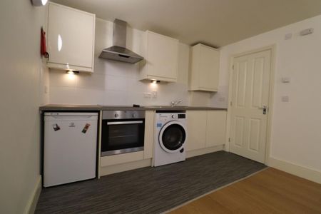 Studio to rent - Photo 2