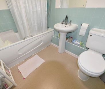 2 bedroom Flat in Flat 20, Leeds - Photo 3