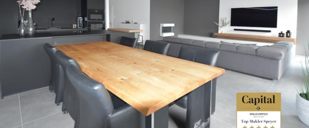 Exklusives möbliertes Apartment mit großer Terrasse, Einbauküche und Tiefgaragenstellplatz - Photo 1