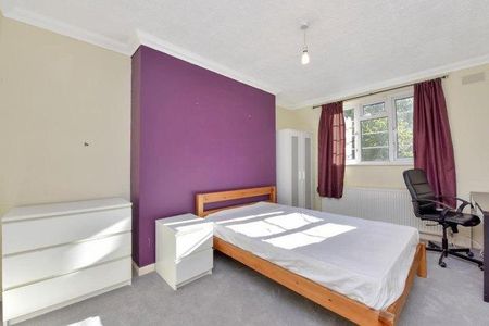 4 bedroom flat to rent - Photo 4