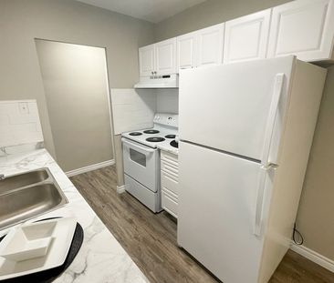 Avon Place Apartments - Photo 3