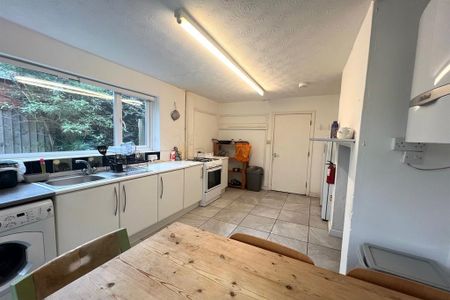 4 bedroom terraced house to rent - Photo 5