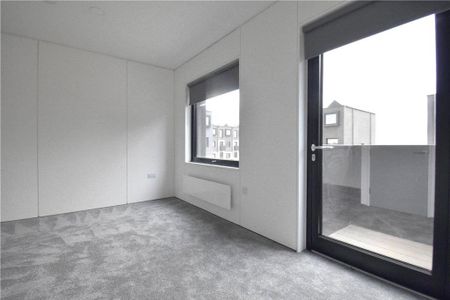 4 bedroom semi-detached house to rent - Photo 5