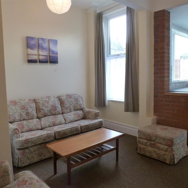 7 bedroom end of terrace house to rent - Photo 1