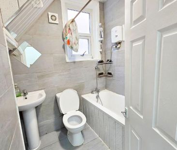 3 bedroom flat to rent - Photo 6