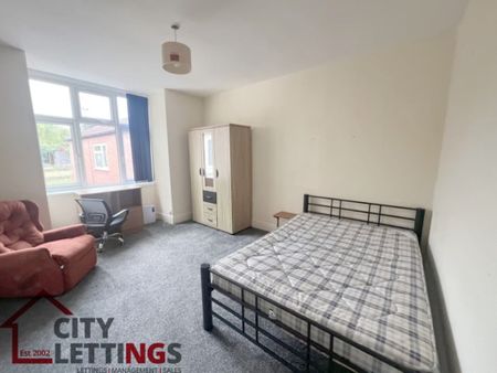 5 Bedroom Semi-Detached House - Photo 4