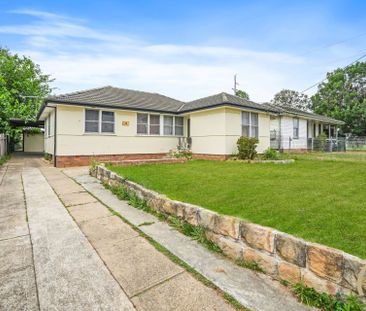 Beautifully Designed&comma; Four Bedroom Family Home&excl; - Photo 2