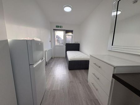 7 bedroom detached house to rent - Photo 2