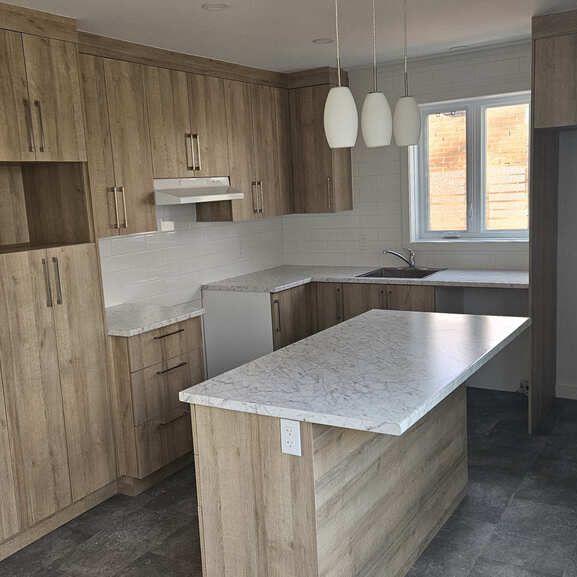 51/2 Propre Et Lumineux — Haut De Duplex - Photo 1
