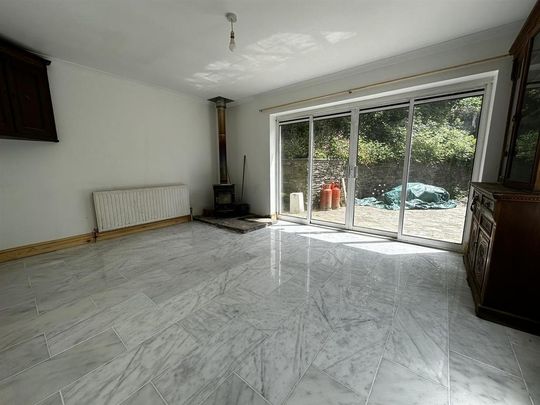 3 bedroom end of terrace house to rent - Photo 1