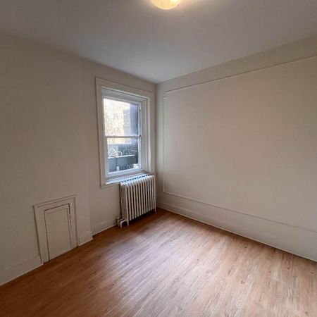 Recently Renovated 5½ Apartments Available - A louer • For Rent - Photo 4