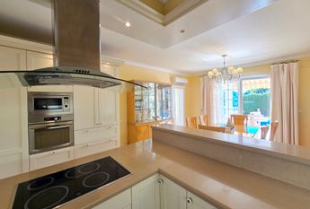 FOR RENT: SPACIOUS AND ELEGANT VILLA IN MORAIRA with 4 bedrooms for LONG TERM