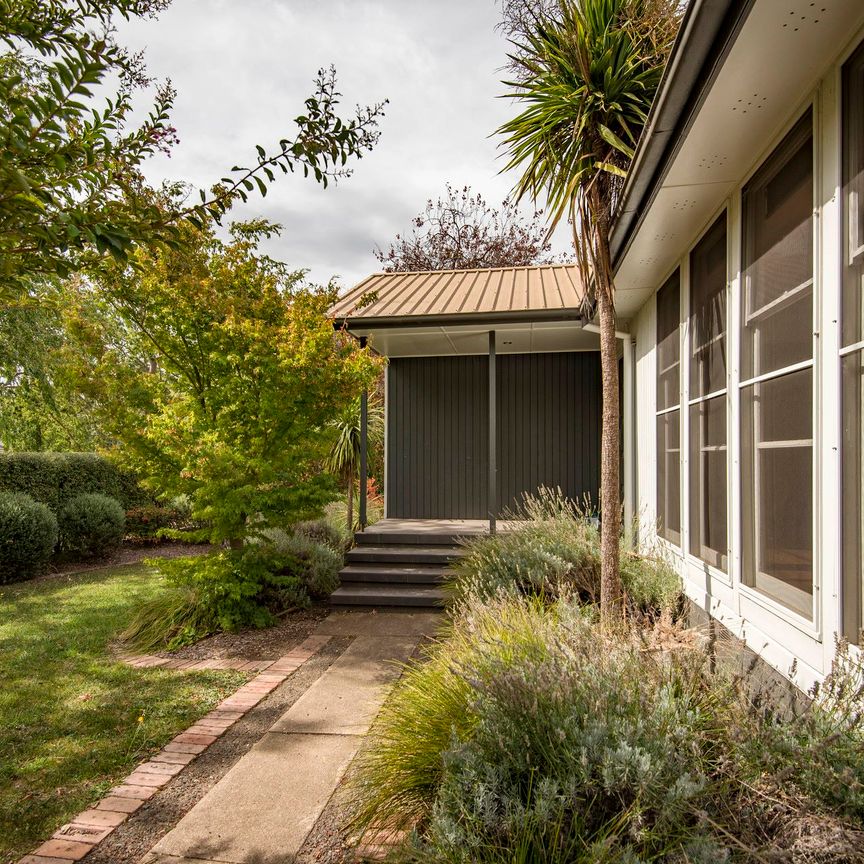 25 Carrington Street, Deakin. - Photo 1