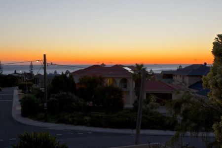 Spacious Beachside Home with Ocean Views - Photo 2