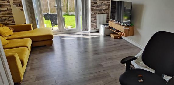 1 bedroom in a house share to rent - Photo 2