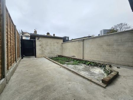 3 bedroom end of terrace house to rent - Photo 3