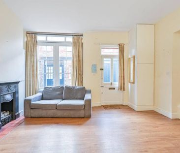 1 bedroom mews to rent - Photo 2