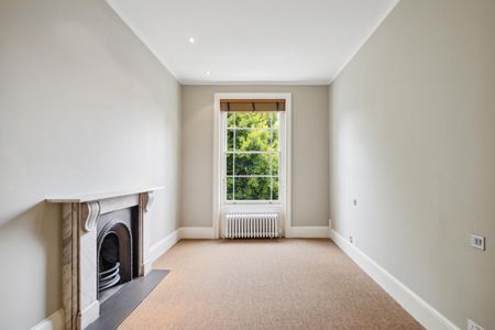 3 bedroom flat in London - Photo 3