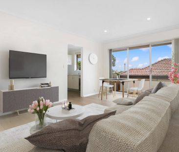 Exquisitely renovated Apartment with a leafy outlook - Photo 3