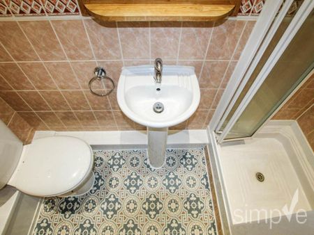 1 bedroom in a house share to rent - Photo 4