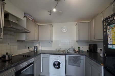 2 bedroom Apartment to rent - Photo 5