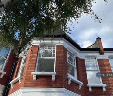 3 bedroom flat to rent - Photo 4