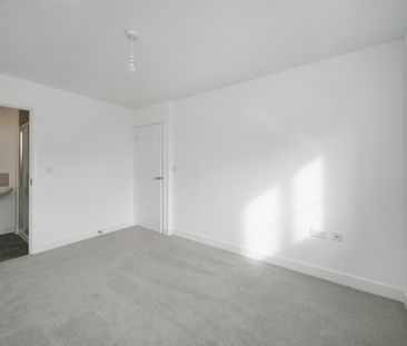 4 bedroom semi-detached house to rent - Photo 5