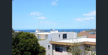 Sunny One Bedroom Apartment With Ocean Glimpses - Photo 4