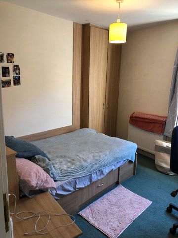 5 bedroom flat to rent - Photo 2