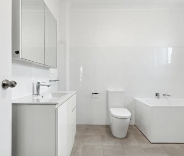 Prime Carlton Position - Spacious, Sun-Filled Two-Bedroom Apartment - Photo 5