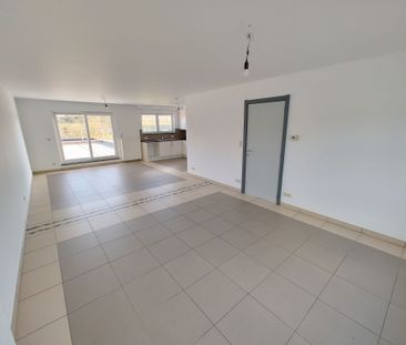 Ruim duplex appartement gelegen in het landelijke Strijtem. - Foto 1