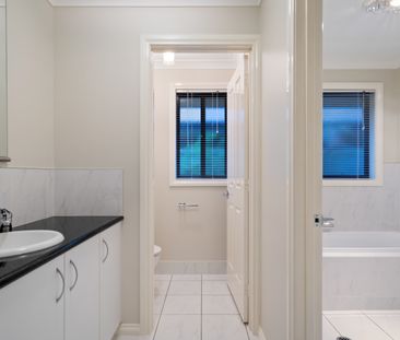 Stylish And Comfortable Townhouse Living - Photo 6