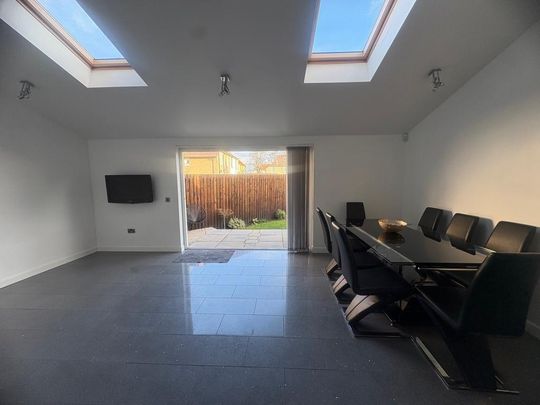 3 bedroom semi-detached villa to rent - Photo 1