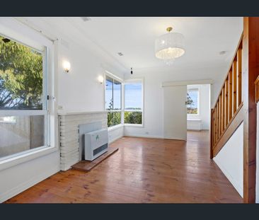 Spacious 3 Bedroom Home - Photo 1