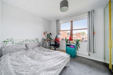2 bedroom flat to rent - Photo 4