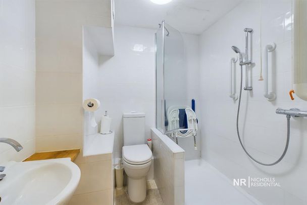 2 bedroom flat to rent - Photo 1