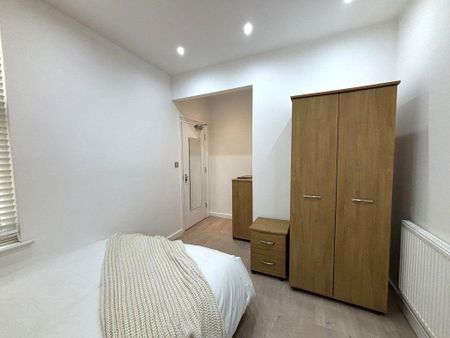 1 bedroom in a house share to rent - Photo 3