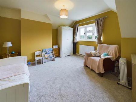 4 bedroom semi-detached house to rent - Photo 3