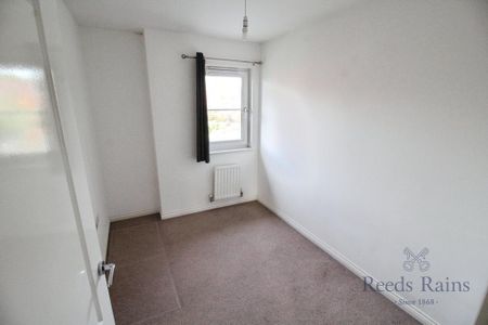 3 bedroom semi-detached house to rent - Photo 5