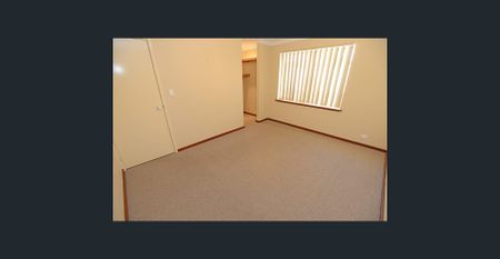 SPACIOUS & PRIVATE REAR FAMILY HOME - Photo 3