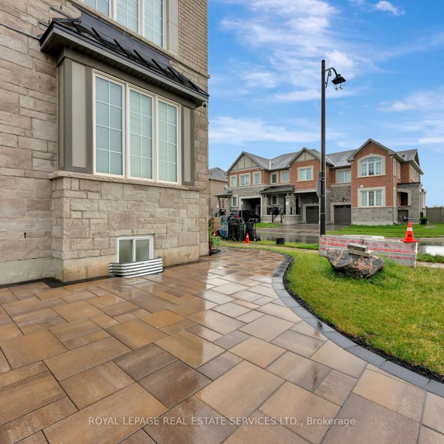 Detached Home For Lease | W9044225 - Photo 1