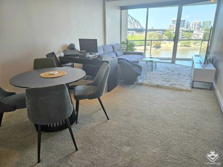 “ARGUABLY THE CBDs FINEST RIVERFRONT COMPLEX 1 Bedroom Unfurnished” - Photo 2