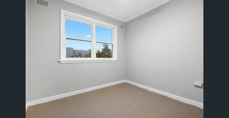 Spacious two bedroom unit - Photo 3