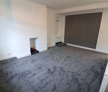 3 bedroom end of terrace house to rent - Photo 2