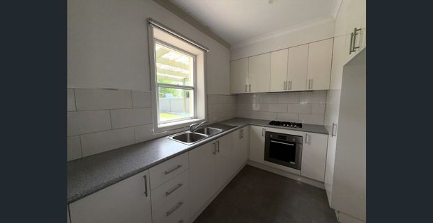 Three bedroom close to the CBD - Photo 1