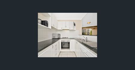 Bright, Spacious Apartment Offering Tranquil Bayside Living - Photo 4