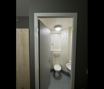 Room in a Shared Flat, Berry Street, M1 - Photo 6